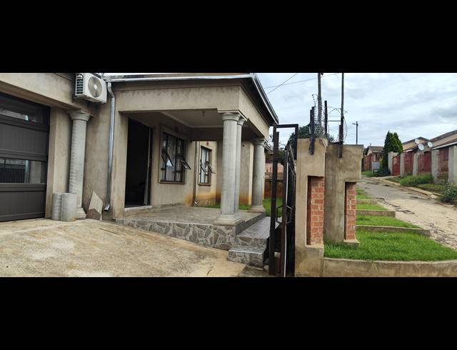 4 BEDROOM FREEHOLD FOR SALE IN BHEKUZULU